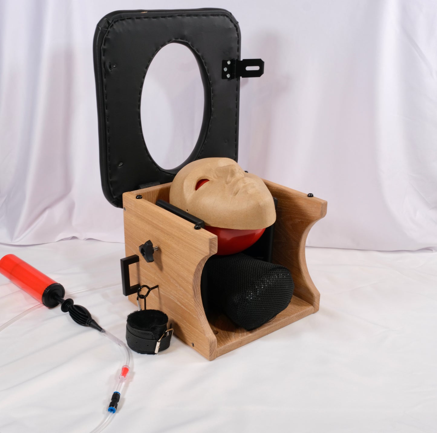 Queening Chair